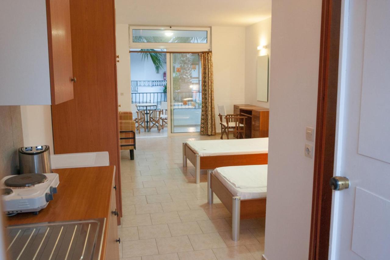 Coliseum Studios & Apartments Pefki Dış mekan fotoğraf