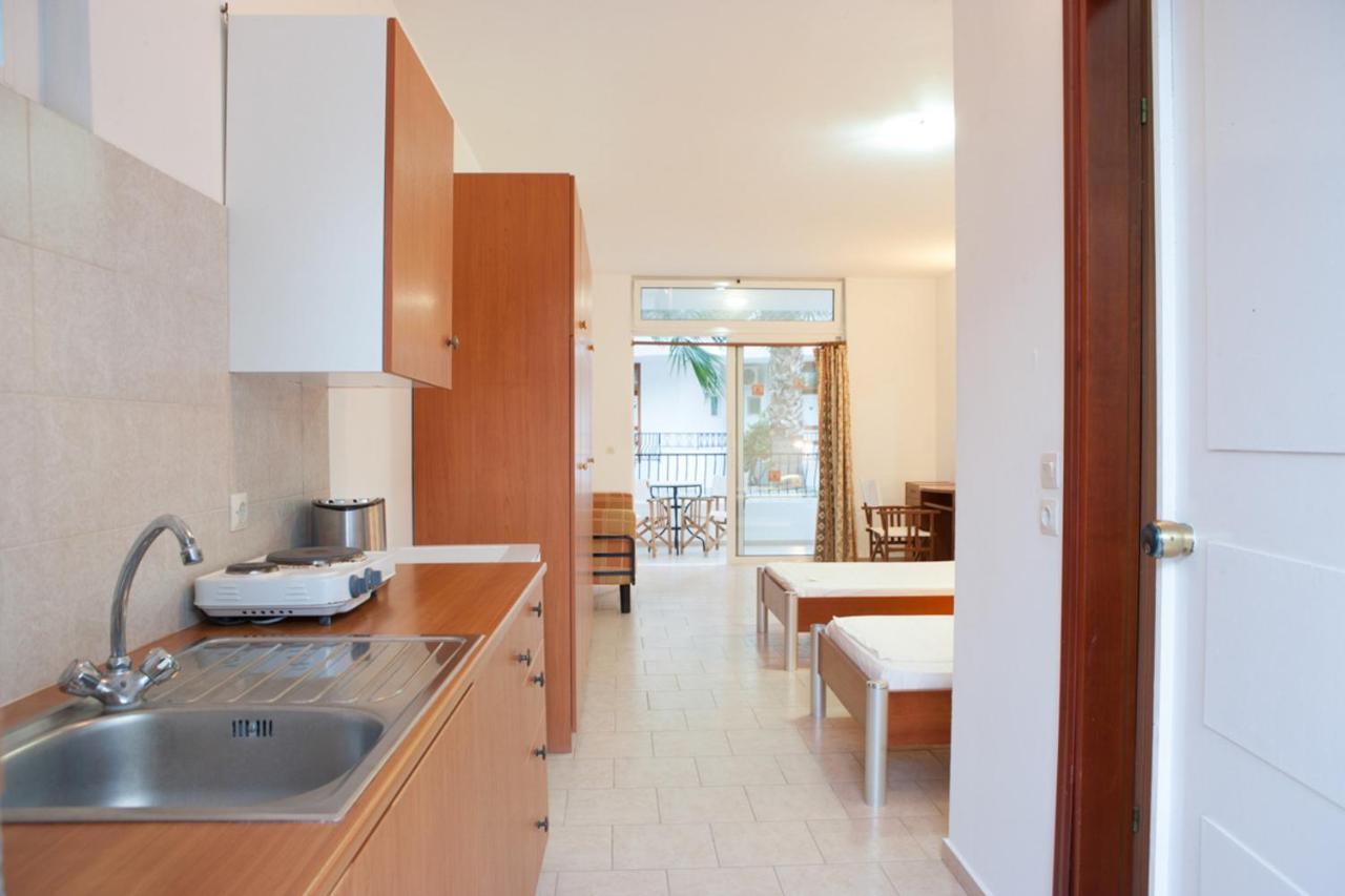 Coliseum Studios & Apartments Pefki Dış mekan fotoğraf